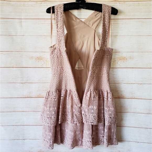 BCBGMAXAZRIA Alissa Ruffle Tiered Lace Mini Dress - Picture 8 of 11